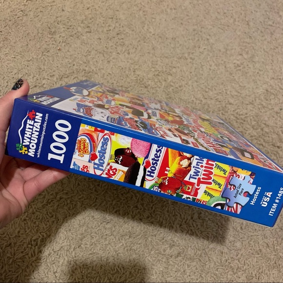 SOLD!!!!! White Mountain Hostess 1,000 piece puzzle - Picture 2 of 5